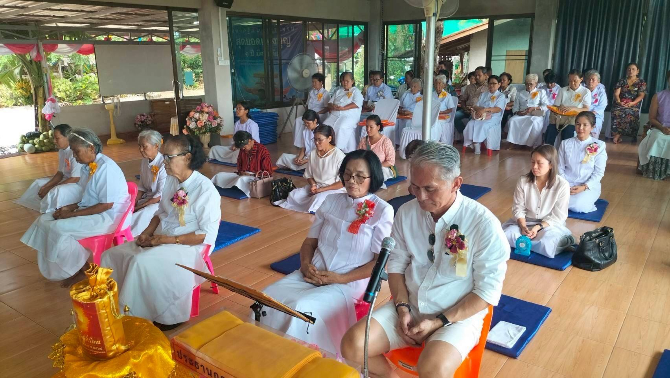 ภาพร่วมพิธีกรรมที่พักสงฆ์เขาดิน