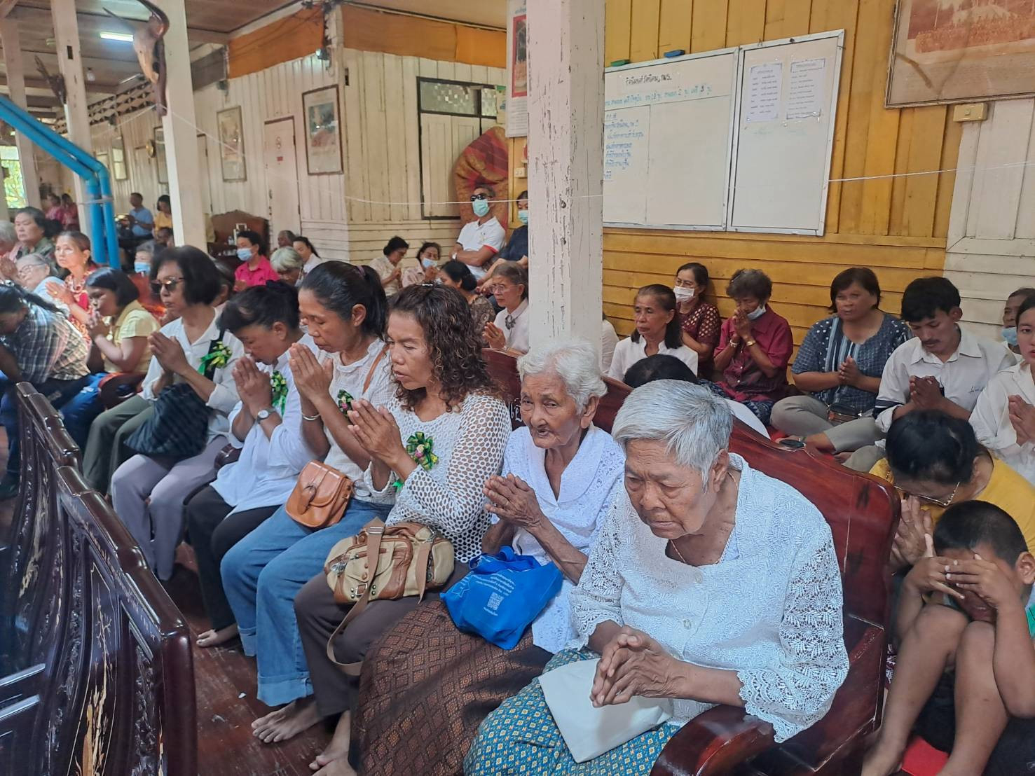 ภาพร่วมพิธีกรรมวัดนิคมราษฎร์รังสรรค์