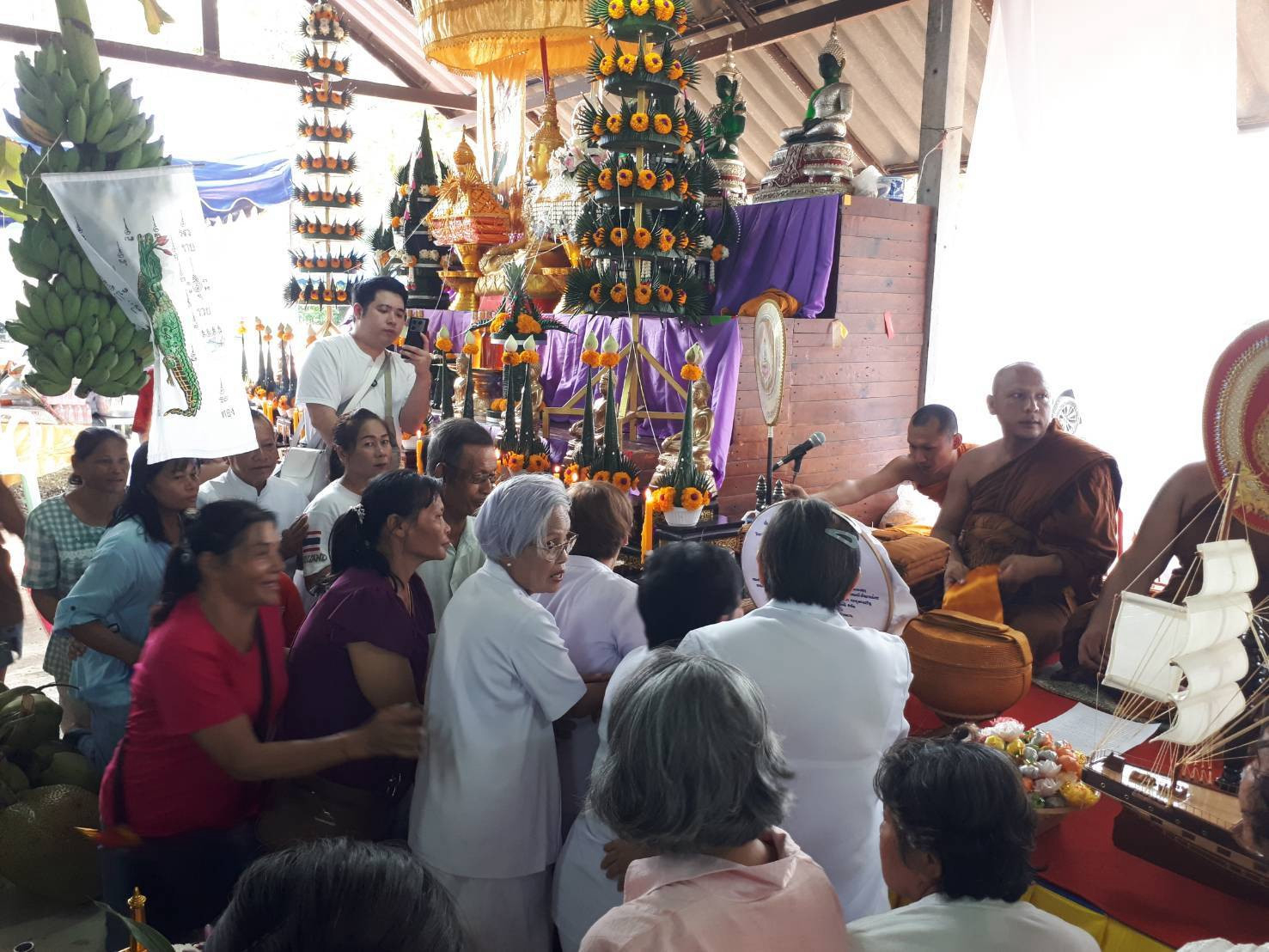 ภาพร่วมขบวนกฐินวัดหนองซอ