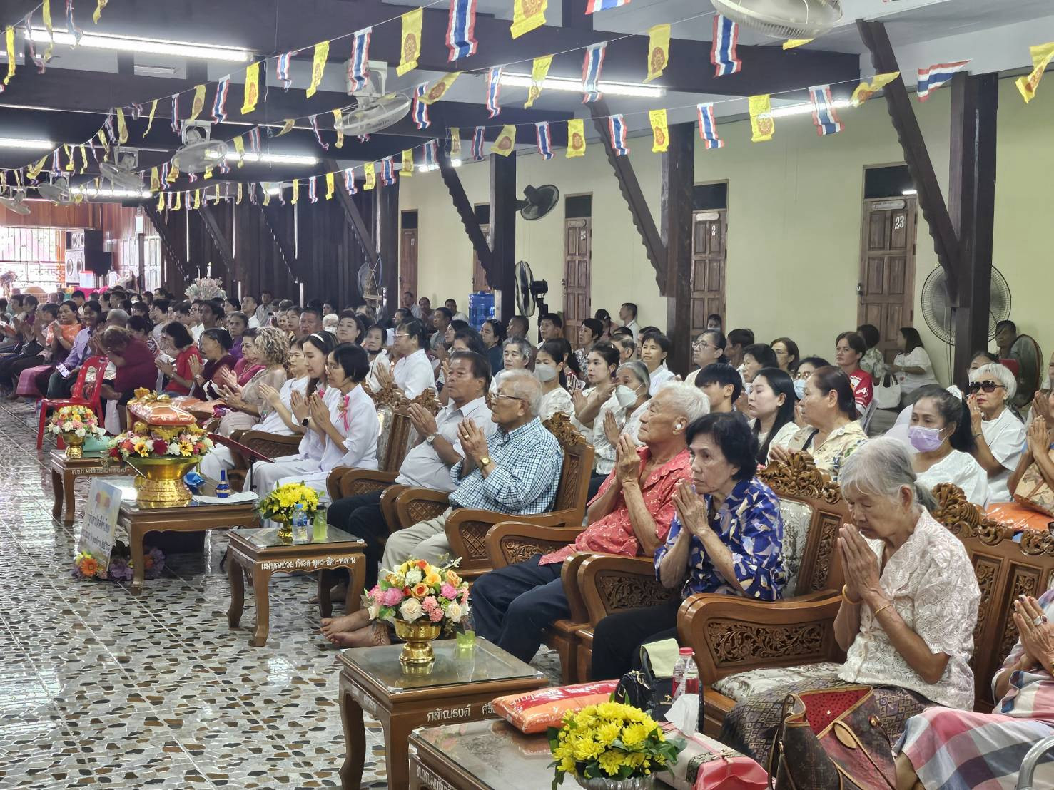 ภาพร่วมพิธีกรรมวัดเขาน้อย