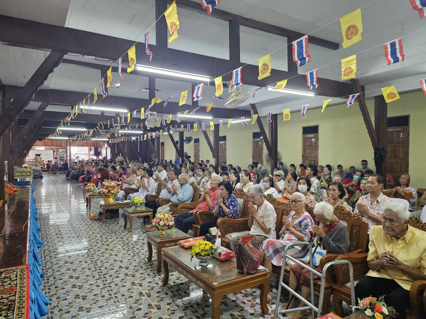 ภาพร่วมพิธีกรรมวัดเขาน้อย