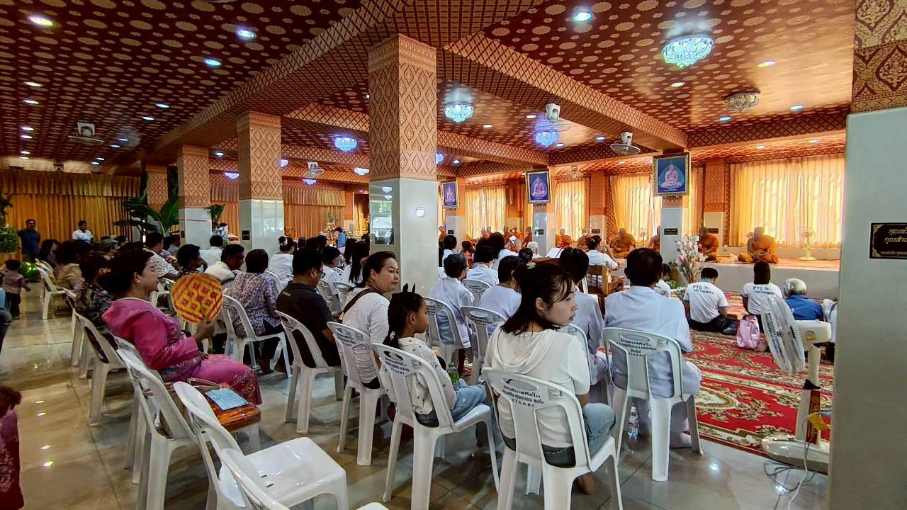 ภาพร่วมพิธีกรรมวัดพันเสด็จใน