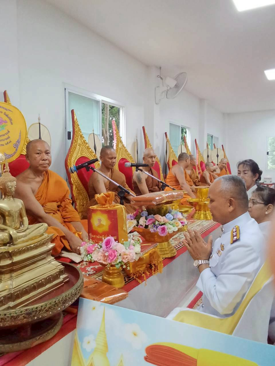 ภาพการถวายปัจจัยวัดสันติคีรีเขต