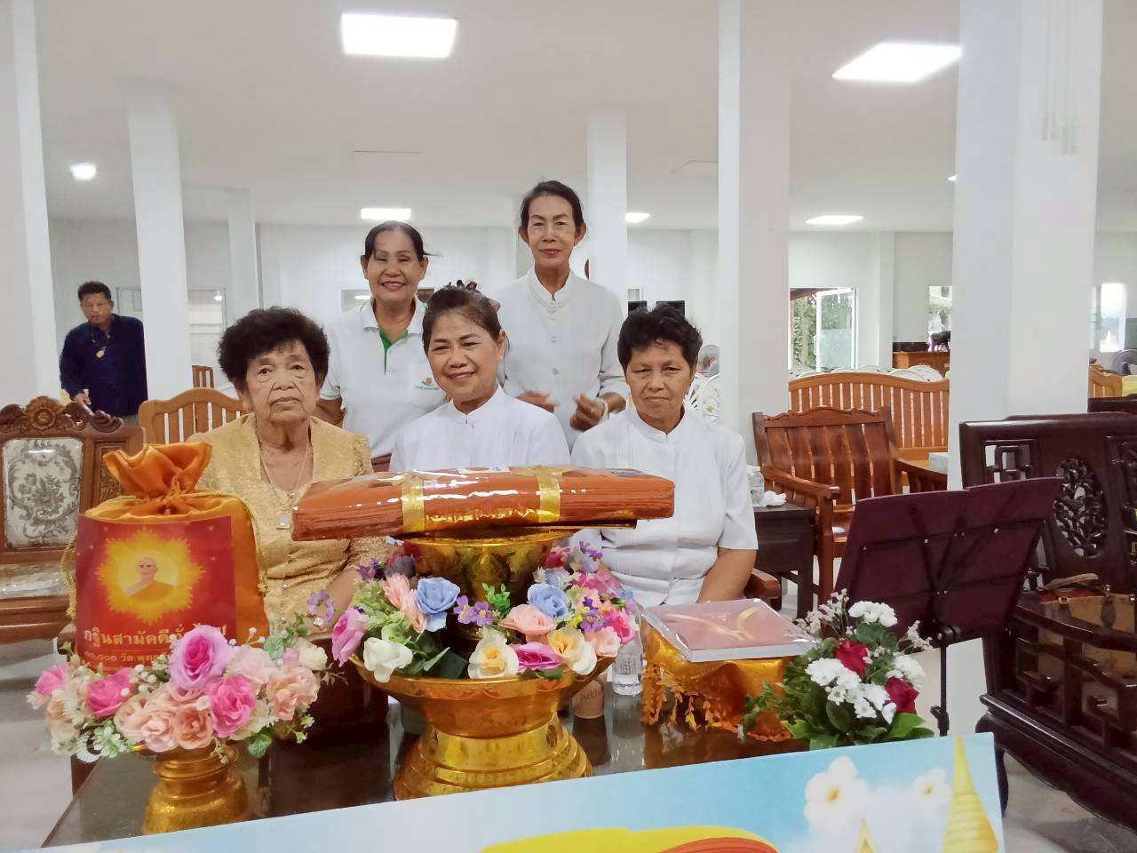 ภาพร่วมพิธีกรรมวัดสันติคีรีเขต