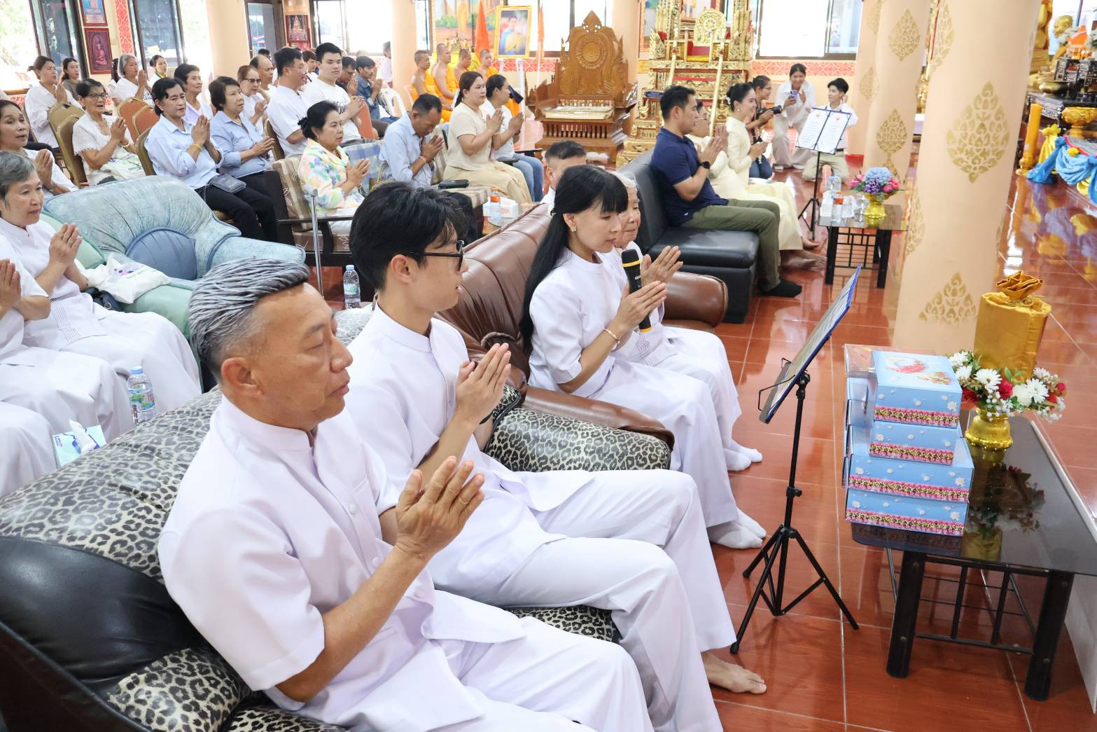 ภาพร่วมพิธีกรรมวัดโป่งสะเก็ด
