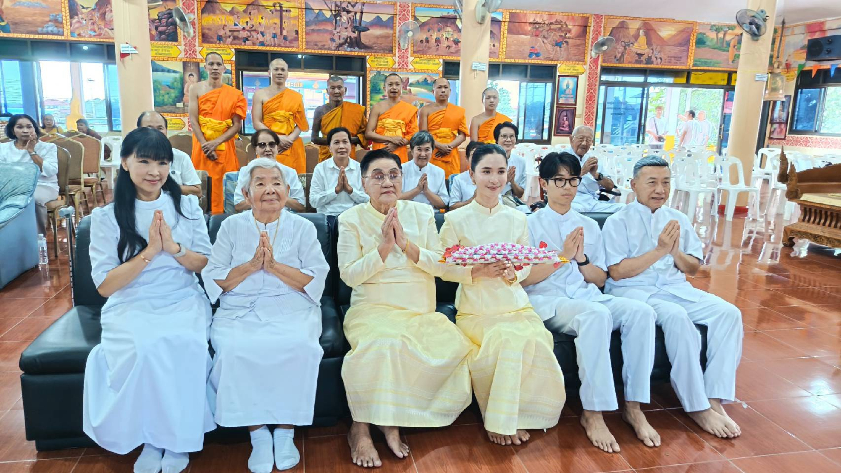 ภาพร่วมพิธีกรรมวัดโป่งสะเก็ด