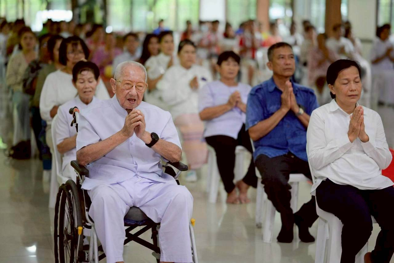 ภาพร่วมพิธีกรรมสวนธรรมนรารัตน์วันชัย ขันติภาวนาบารมี