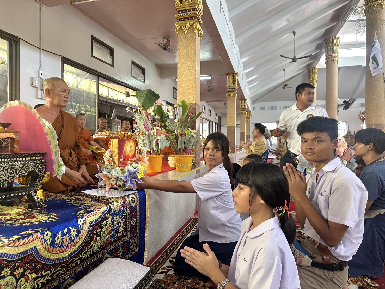 ภาพการถวายปัจจัยวัดหนองบอนแดง