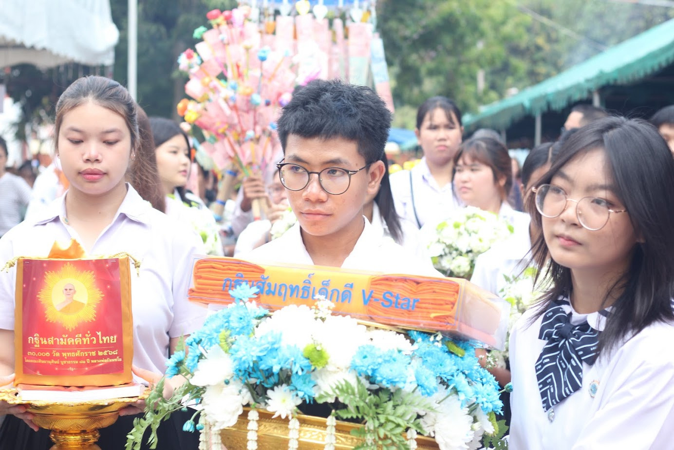 ภาพการถวายปัจจัยวัดแหลมฉบัง