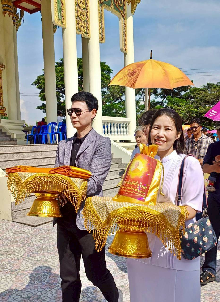 ภาพร่วมพิธีกรรมวัดอ้อมแก้ว