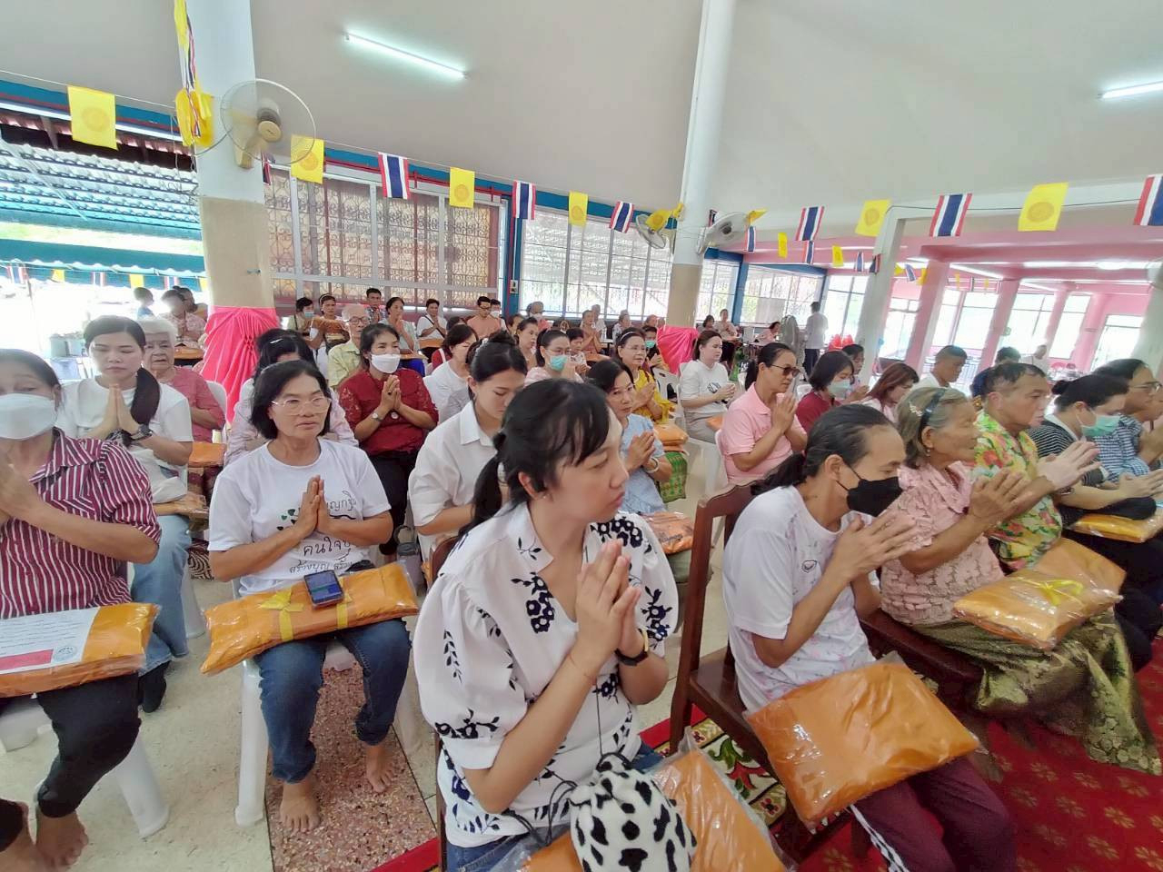 ภาพร่วมพิธีกรรมวัดหนองยาง