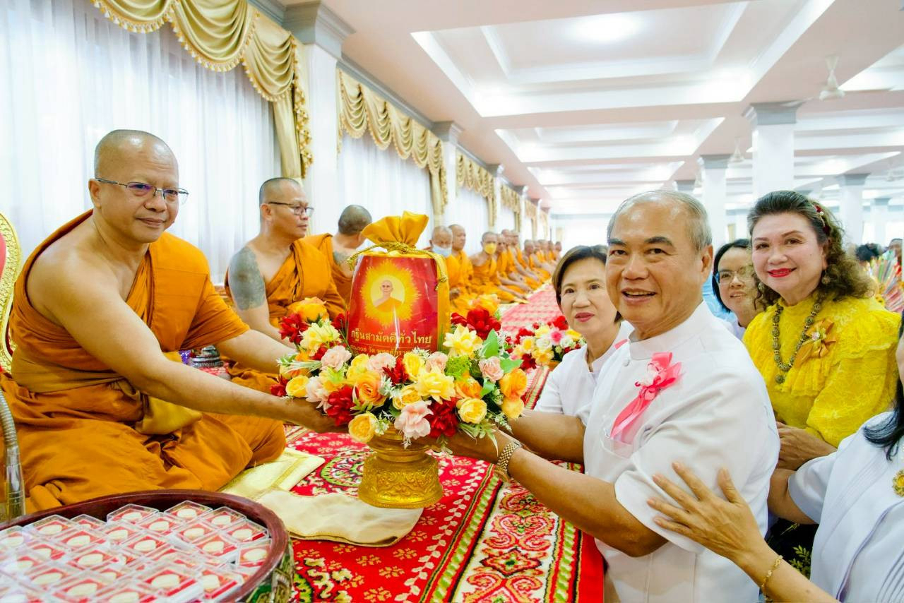 ภาพการถวายปัจจัยวัดสุทธาวาส