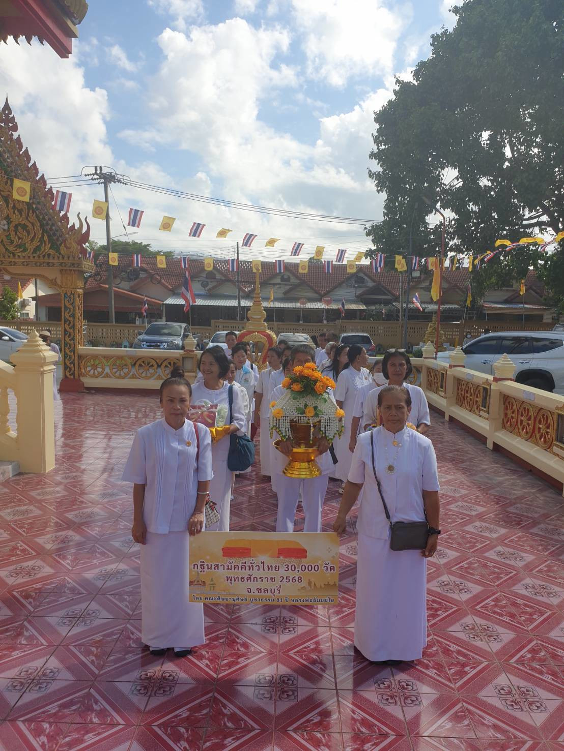 ภาพร่วมขบวนกฐินวัดต้นกระรอก