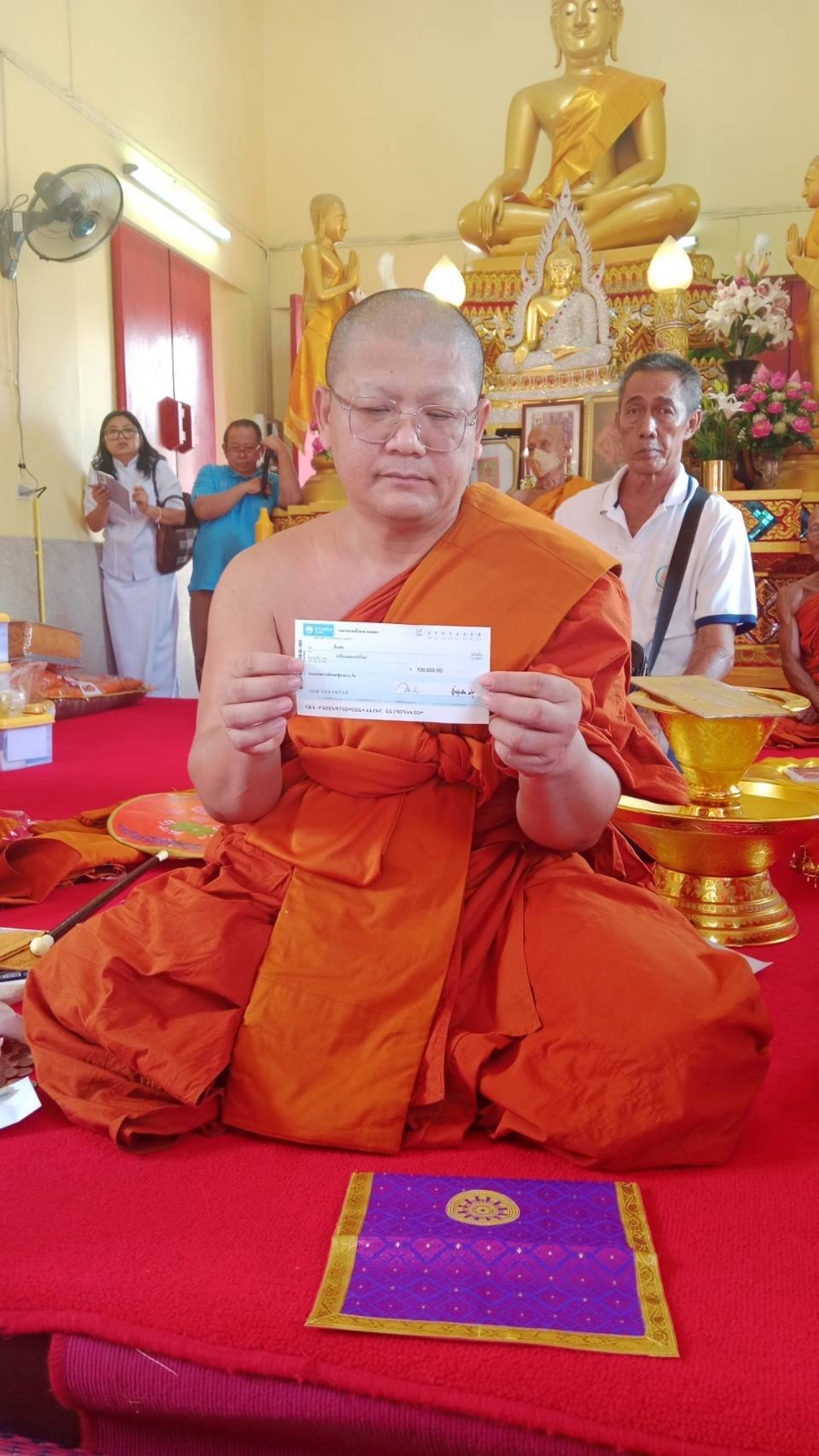 ภาพร่วมพิธีกรรมวัดต้นกระรอก