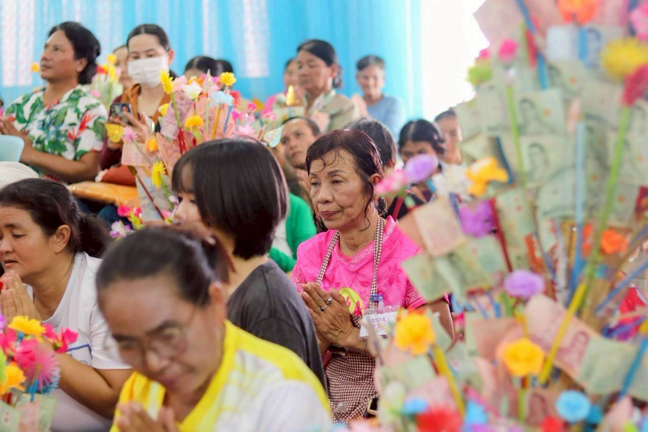 ภาพร่วมพิธีกรรมวัดเขาชะอาง