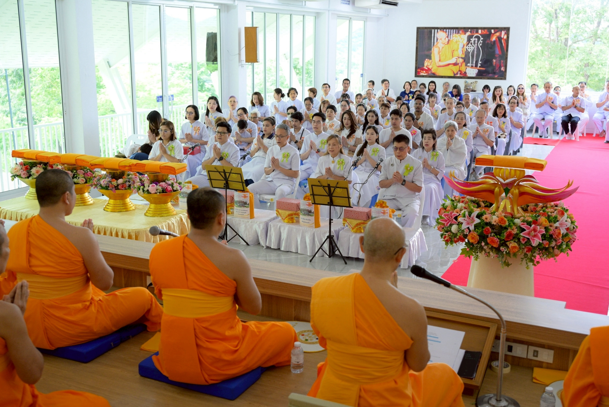 ภาพร่วมพิธีกรรมศูนย์ปฏิบัติธรรมชลบุรี