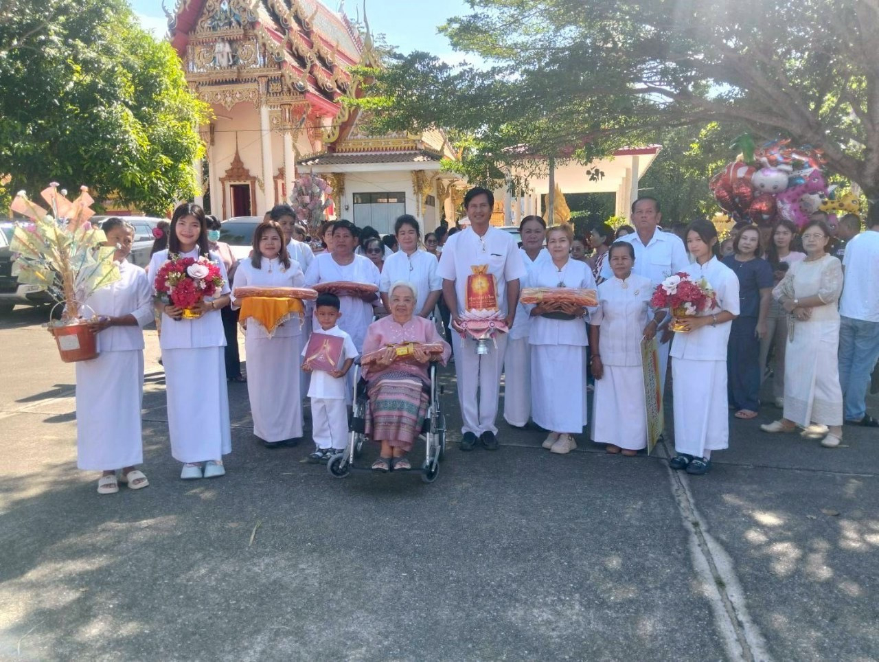 ภาพร่วมพิธีกรรมวัดเกาะจันทน์