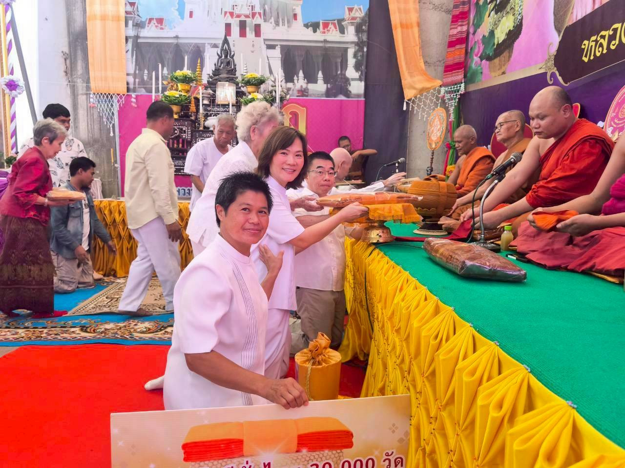 ภาพร่วมพิธีกรรมวัดถ้ำเขาชะอางค์โอน