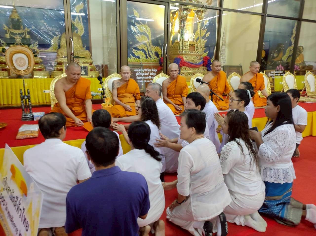 ภาพร่วมพิธีกรรมที่พักสงฆ์เกาะมะปริง