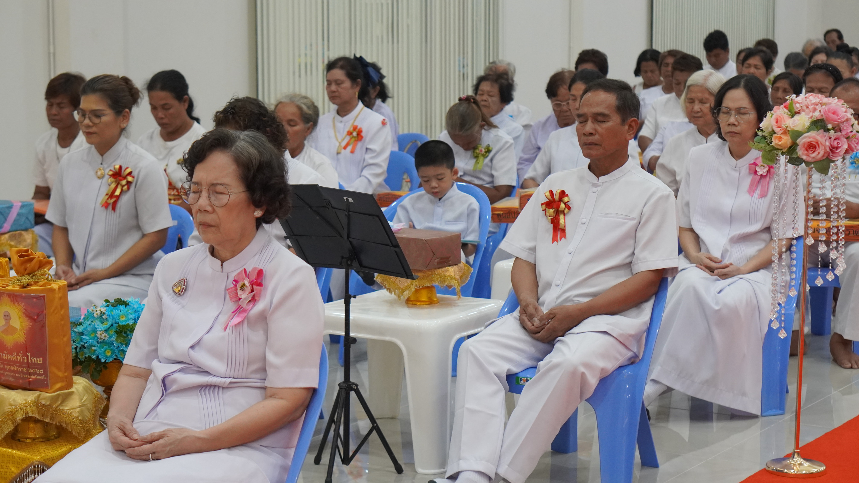 ภาพร่วมพิธีกรรมศูนย์ปฏิบัติธรรมจังหวัดตราด