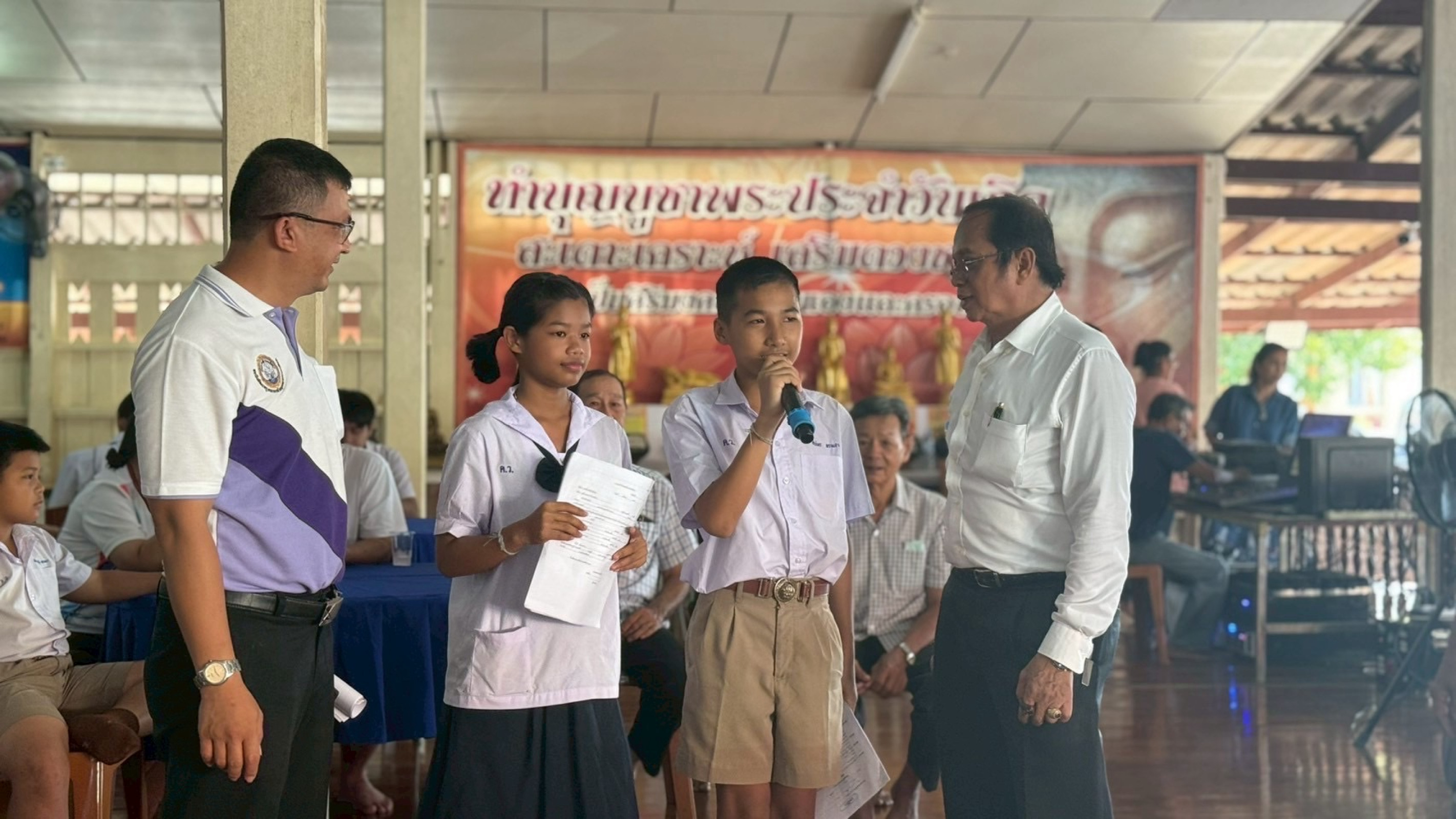 ภาพร่วมพิธีกรรมวัดเนินทราย