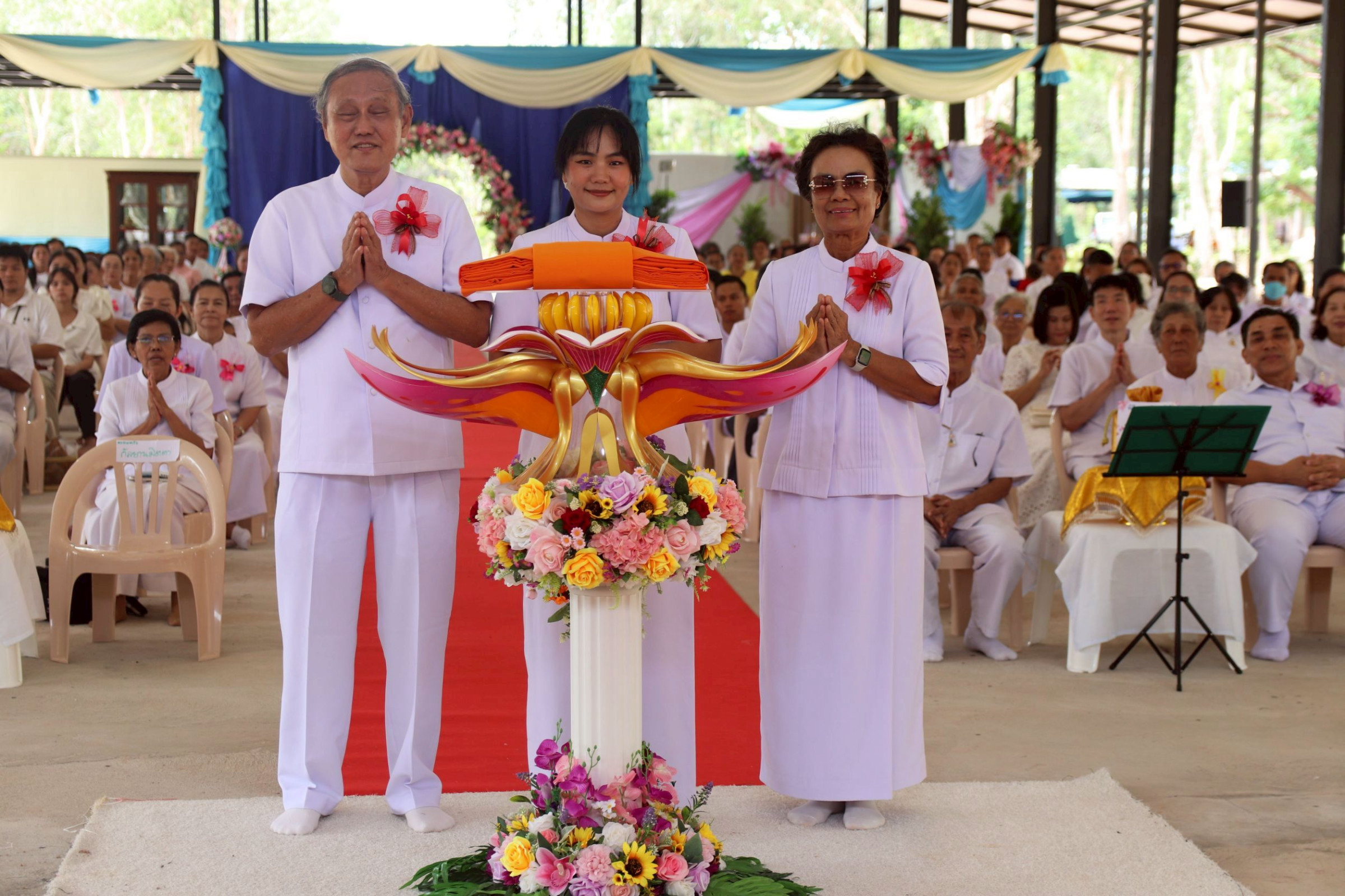ภาพร่วมพิธีกรรมศูนย์ปฏิบัติธรรมแก้วตะวันออก
