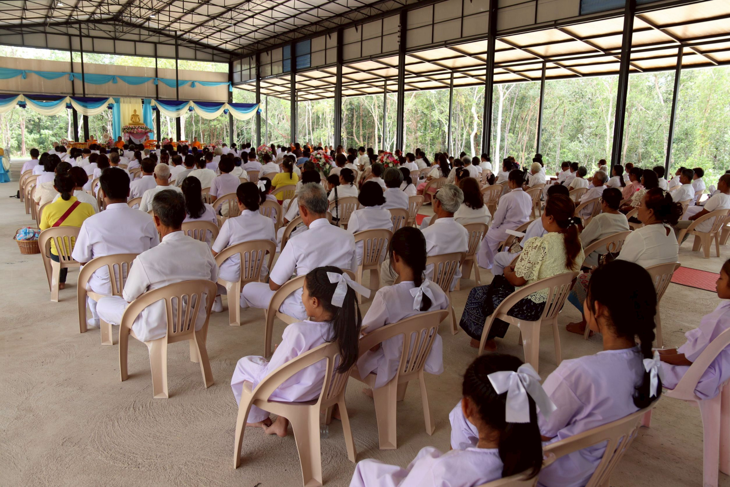 ภาพร่วมพิธีกรรมศูนย์ปฏิบัติธรรมแก้วตะวันออก