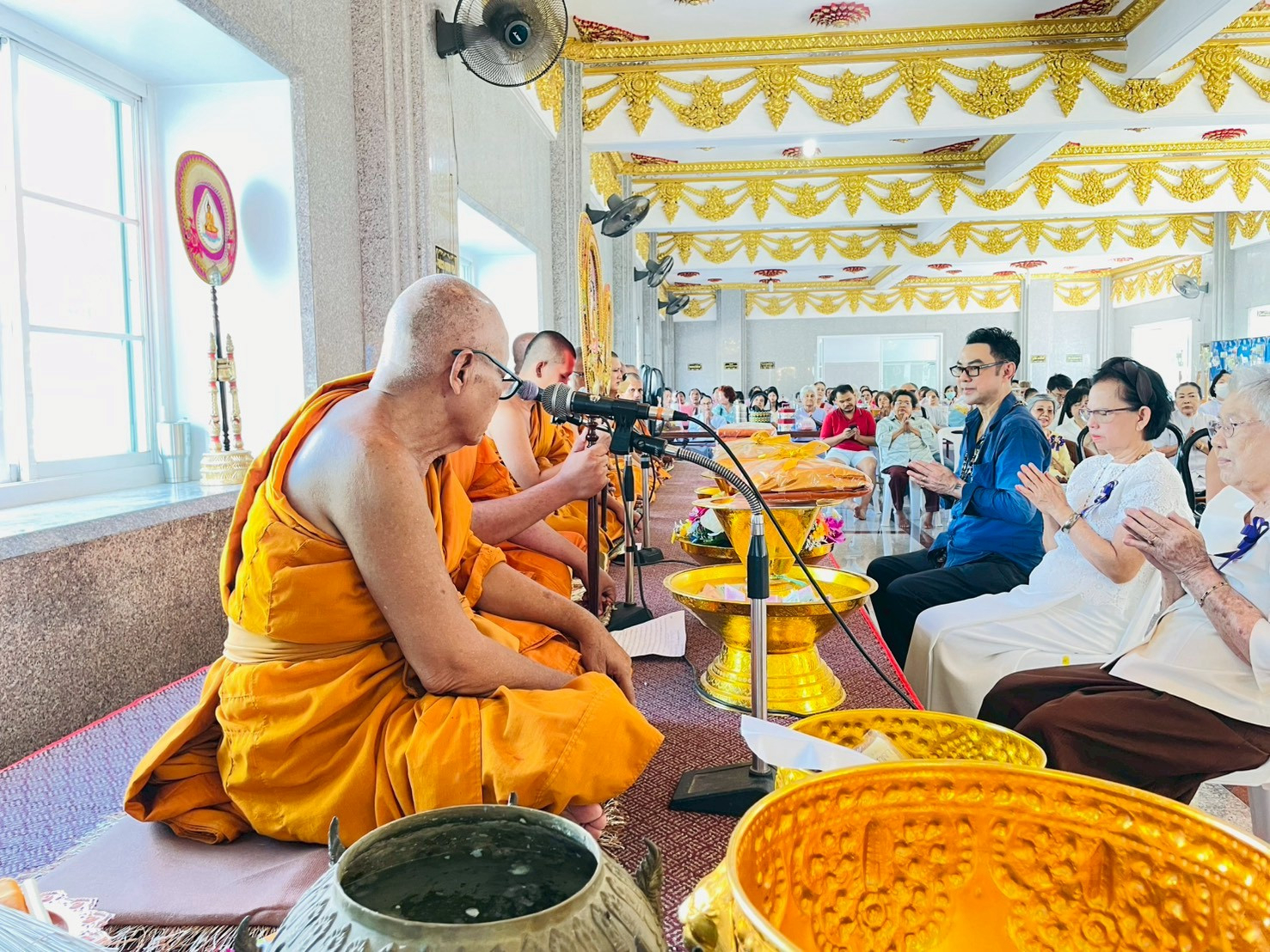 ภาพร่วมพิธีกรรมวัดอารีราษฎร์