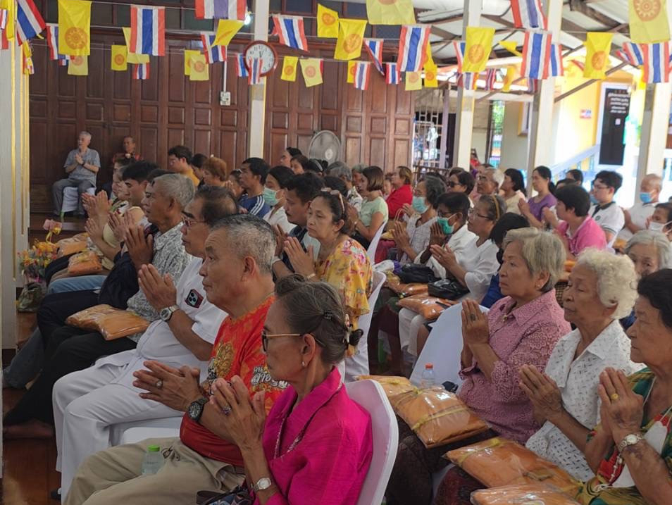ภาพร่วมพิธีกรรมวัดทองหลาง
