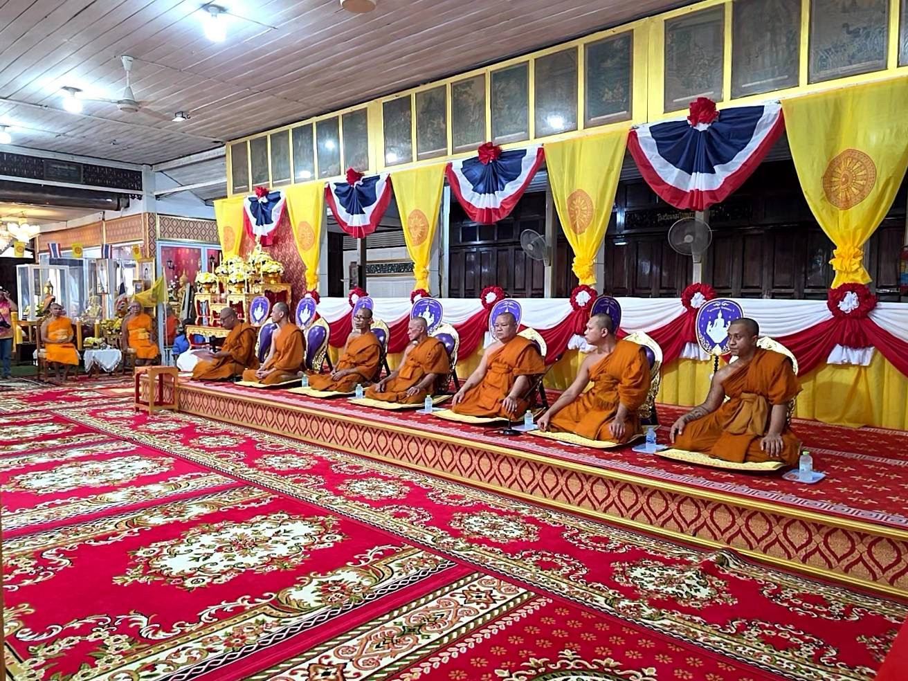 ภาพร่วมพิธีกรรมวัดทองหลาง