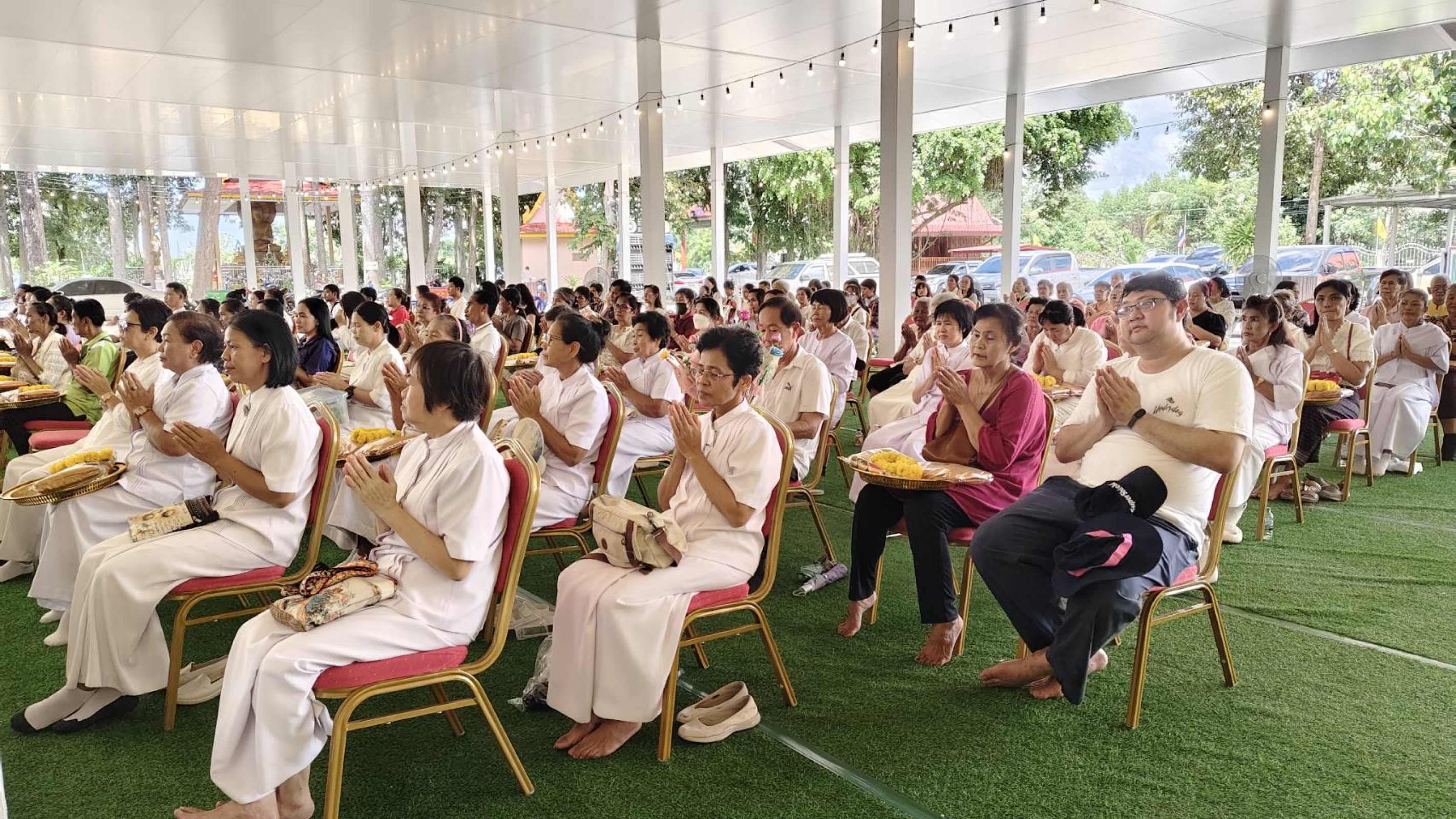ภาพร่วมพิธีกรรมวัดเอกฉัตร