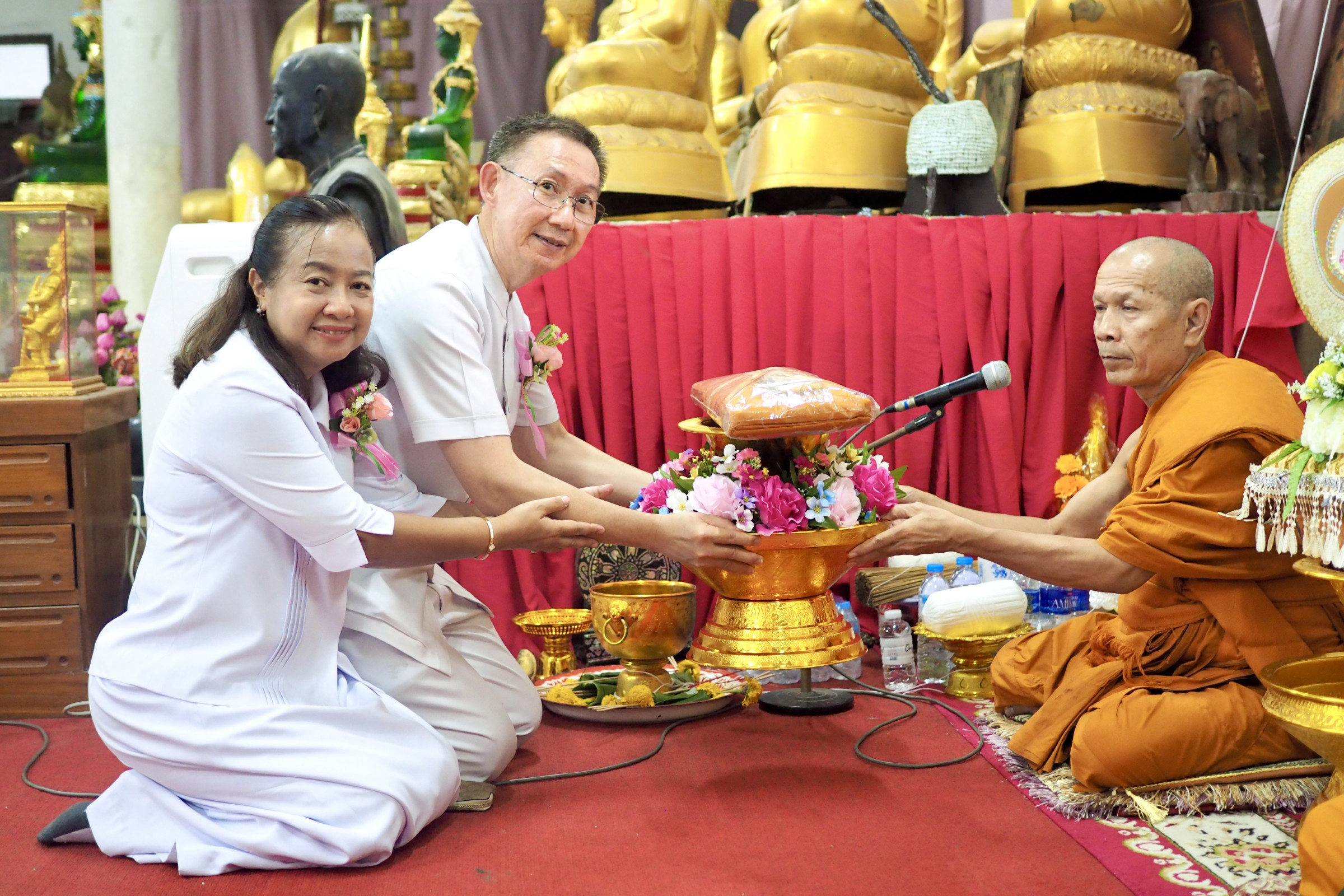 ภาพร่วมพิธีกรรมวัดเนินสูงสามัคคี