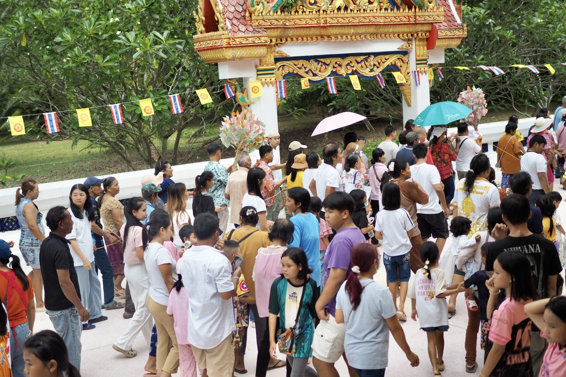ภาพร่วมพิธีกรรมวัดเนินสูงสามัคคี