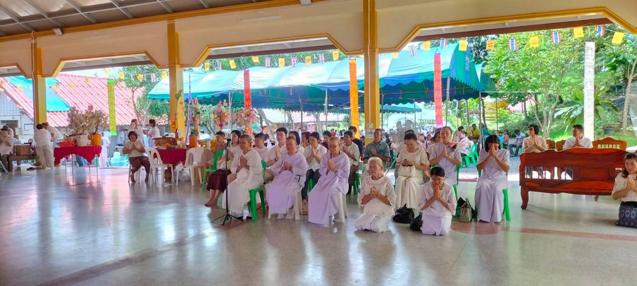 ภาพร่วมพิธีกรรมสำนักสงฆ์ภูพระบาทคู่แก้วนพรัตน์