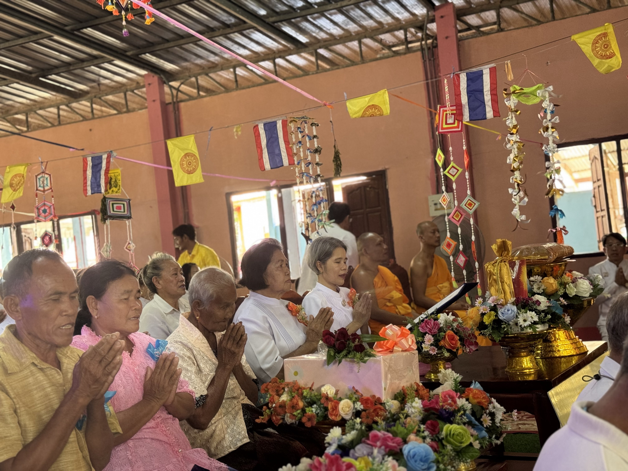 ภาพร่วมพิธีกรรมที่พักสงฆ์โนนยาง