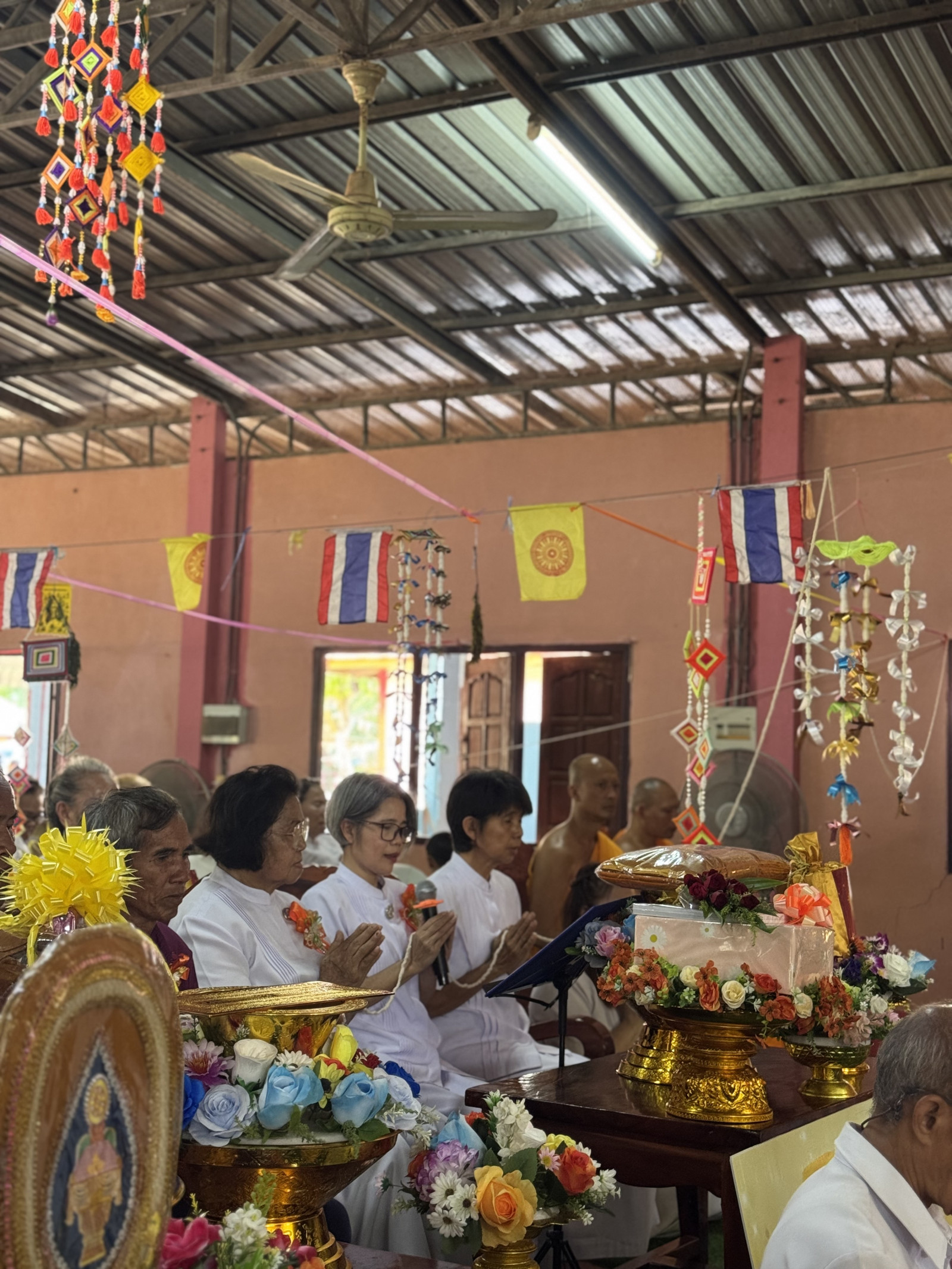 ภาพร่วมพิธีกรรมที่พักสงฆ์โนนยาง