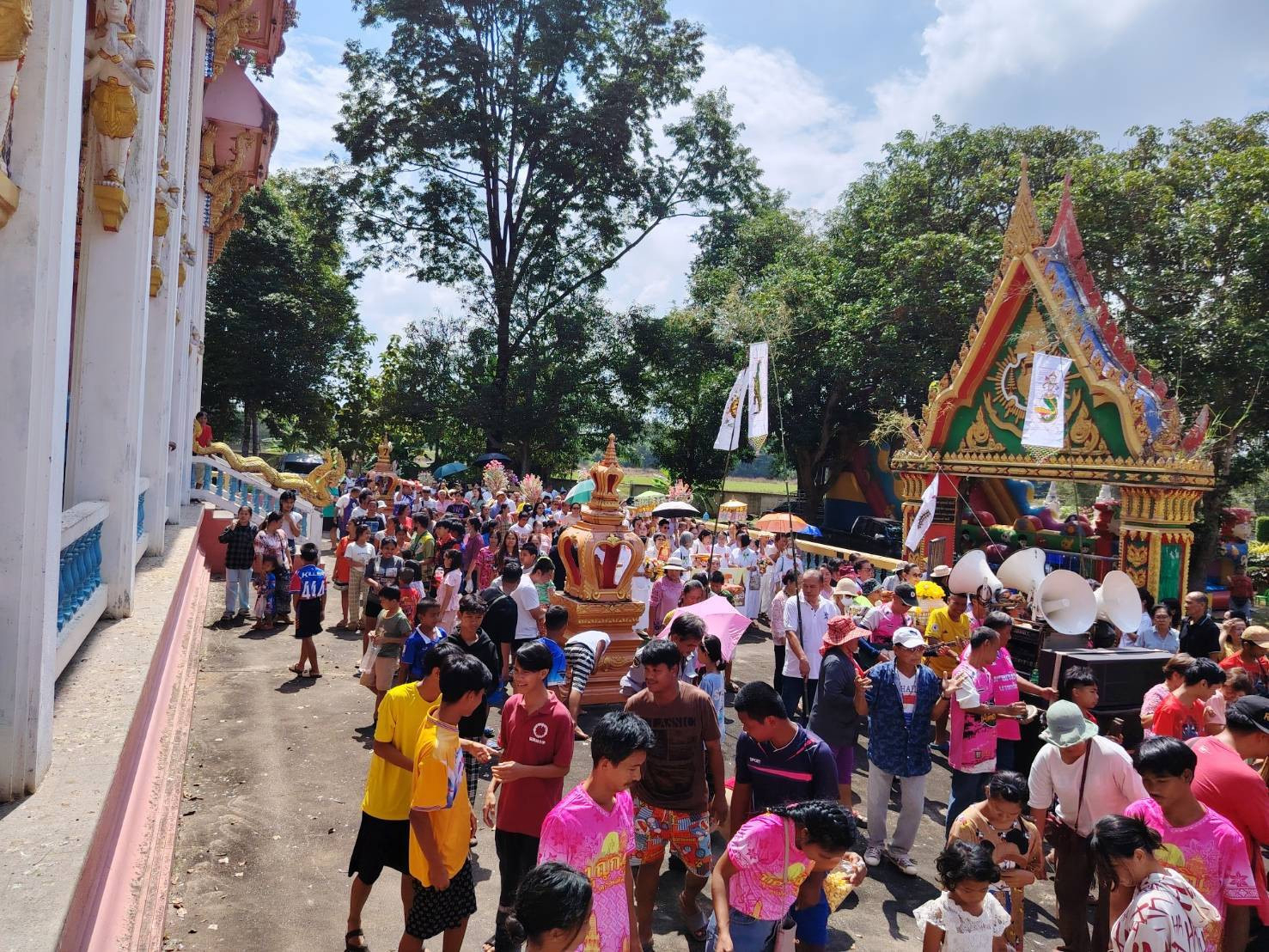 ภาพร่วมขบวนกฐินวัดสระข่อย