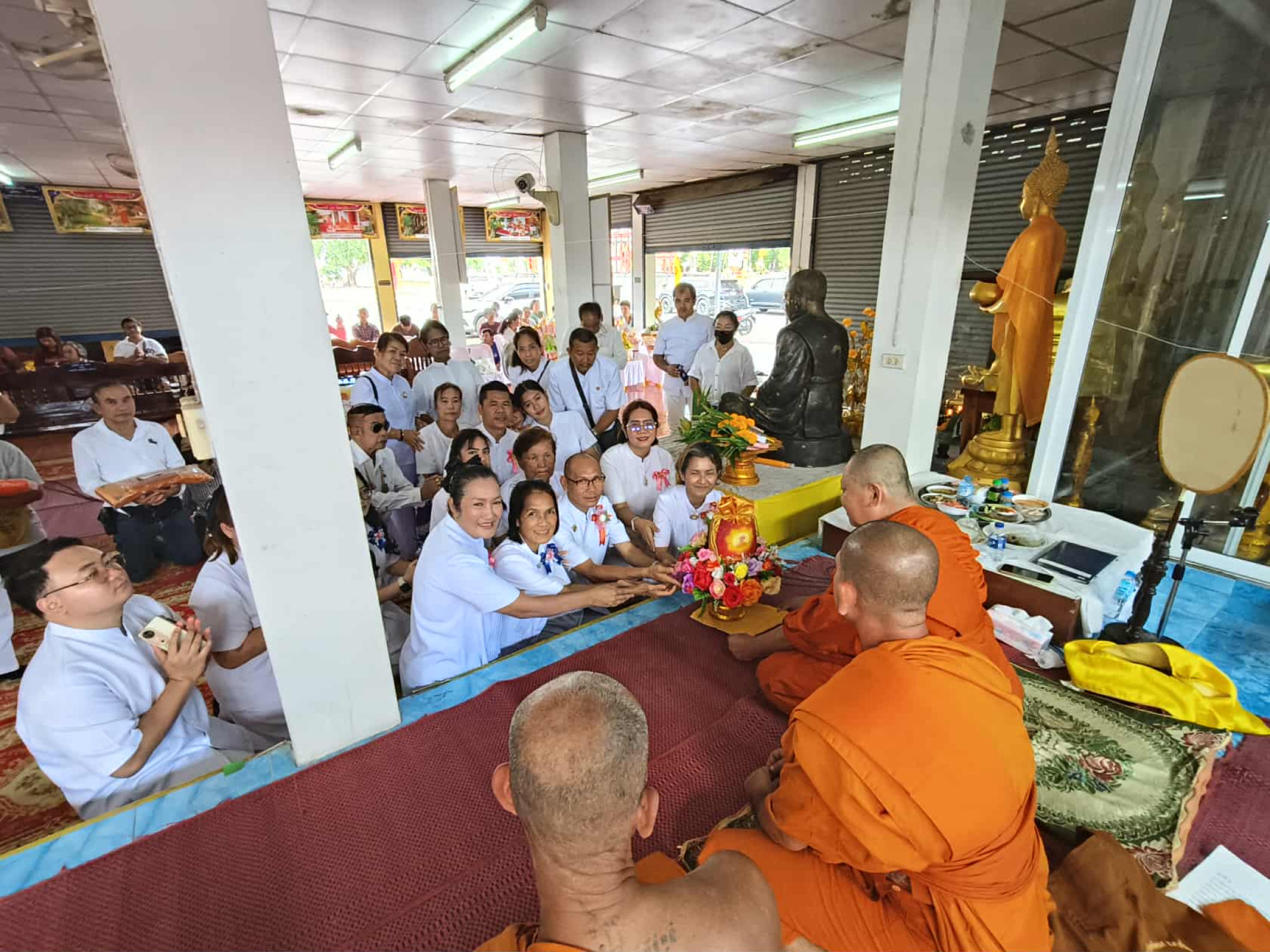 ภาพการถวายปัจจัยวัดคลองเฆ่