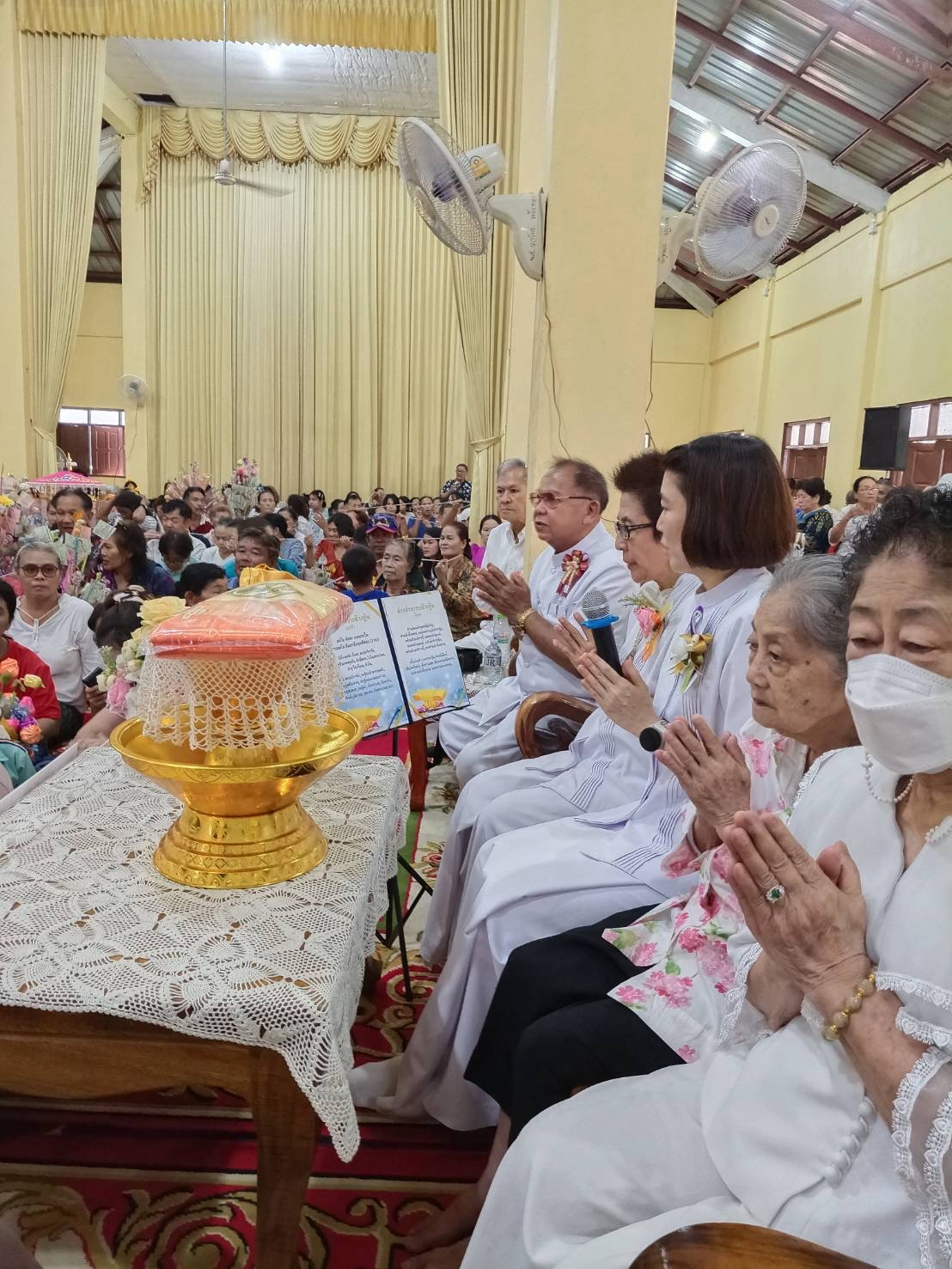 ภาพร่วมพิธีกรรมวัดประชาวาสอัมพวัน