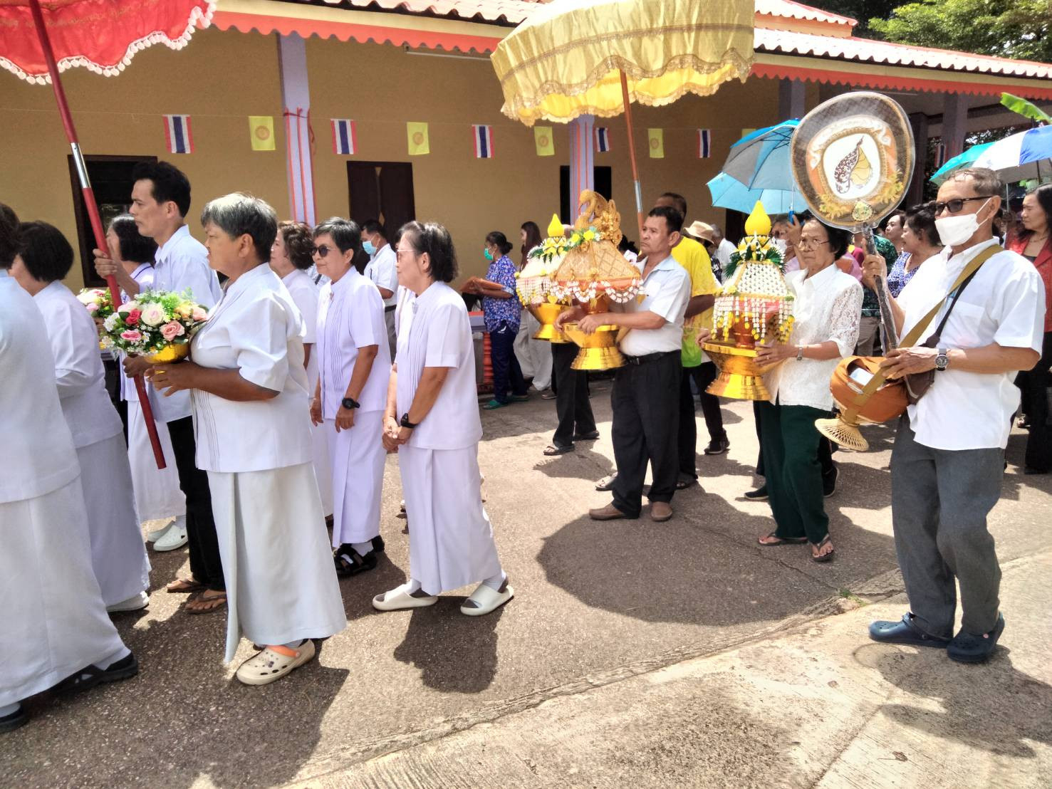 ภาพร่วมพิธีกรรมวัดหาดสะแก