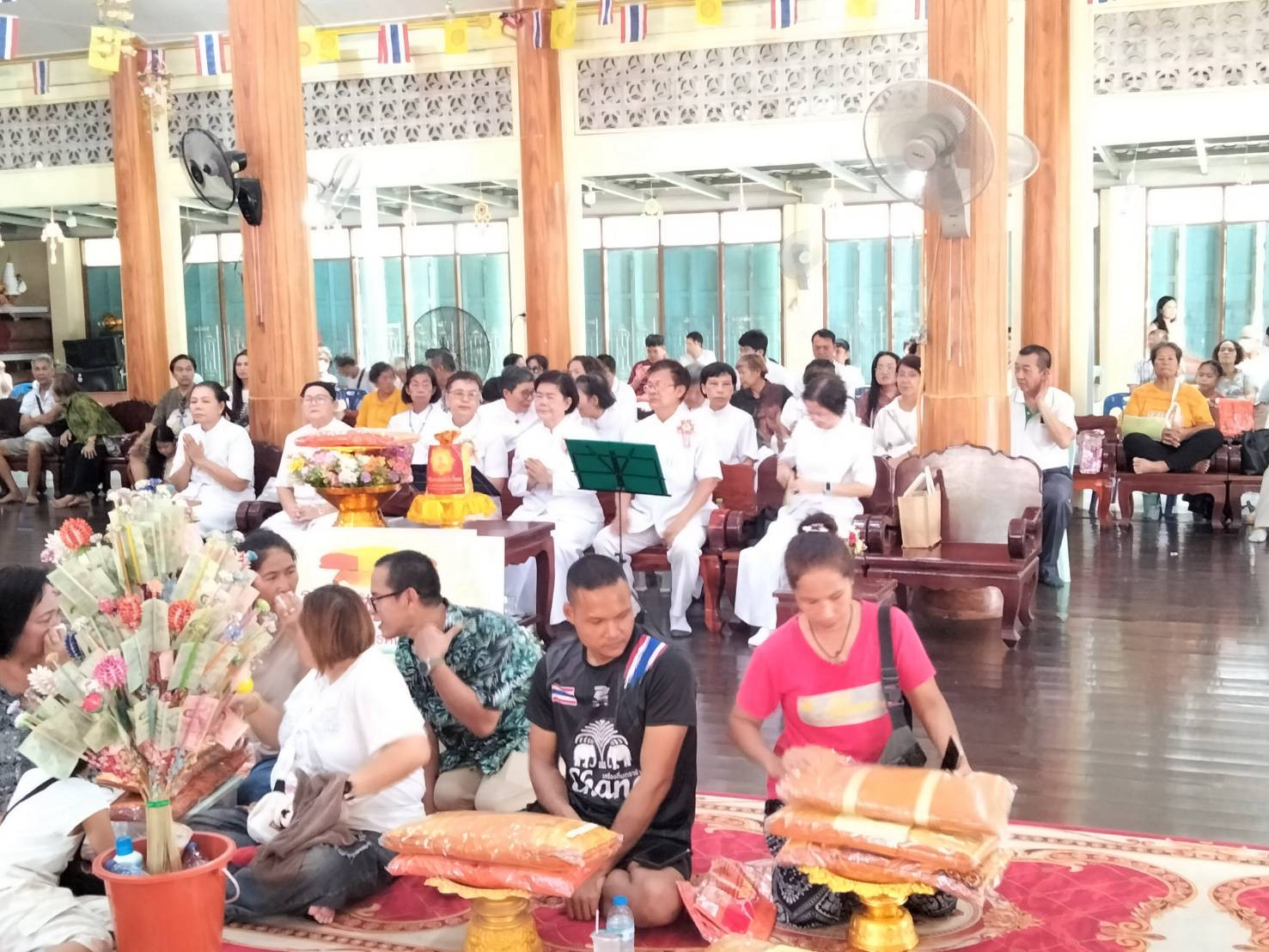 ภาพร่วมพิธีกรรมวัดหาดสะแก