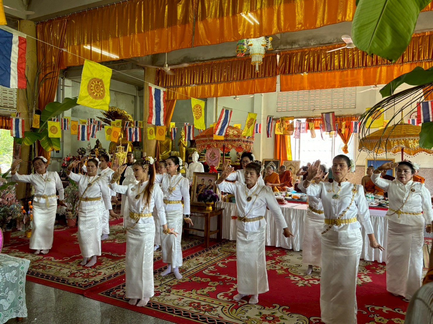 ภาพร่วมพิธีกรรมวัดสว่างอารมณ์