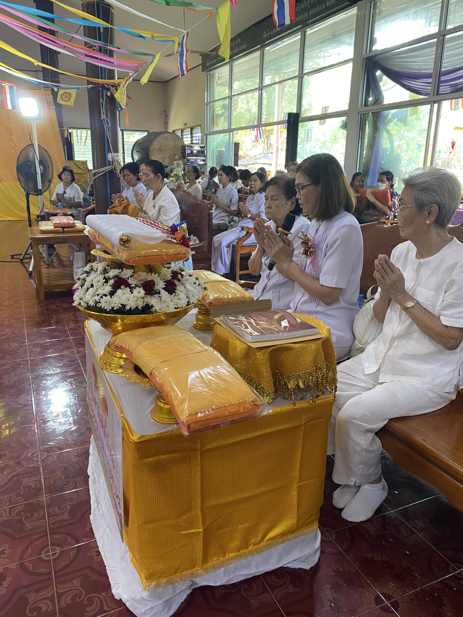 ภาพร่วมพิธีกรรมวัดหนองชะอม