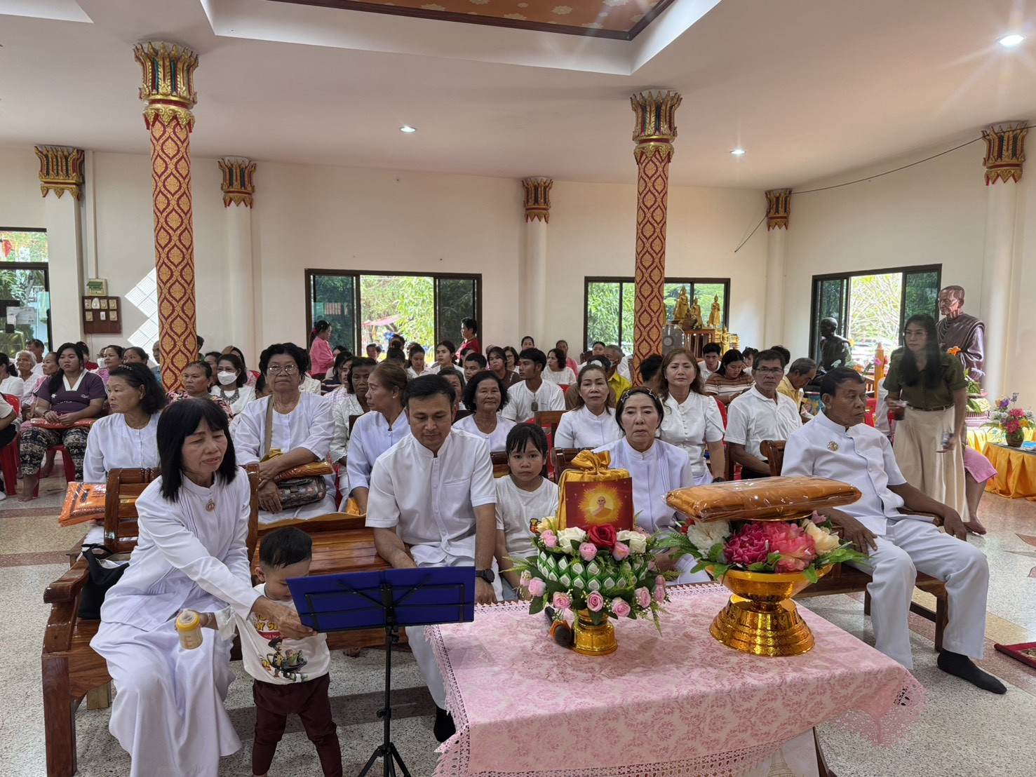 ภาพร่วมพิธีกรรมที่พักสงฆ์คลองฟันปลา