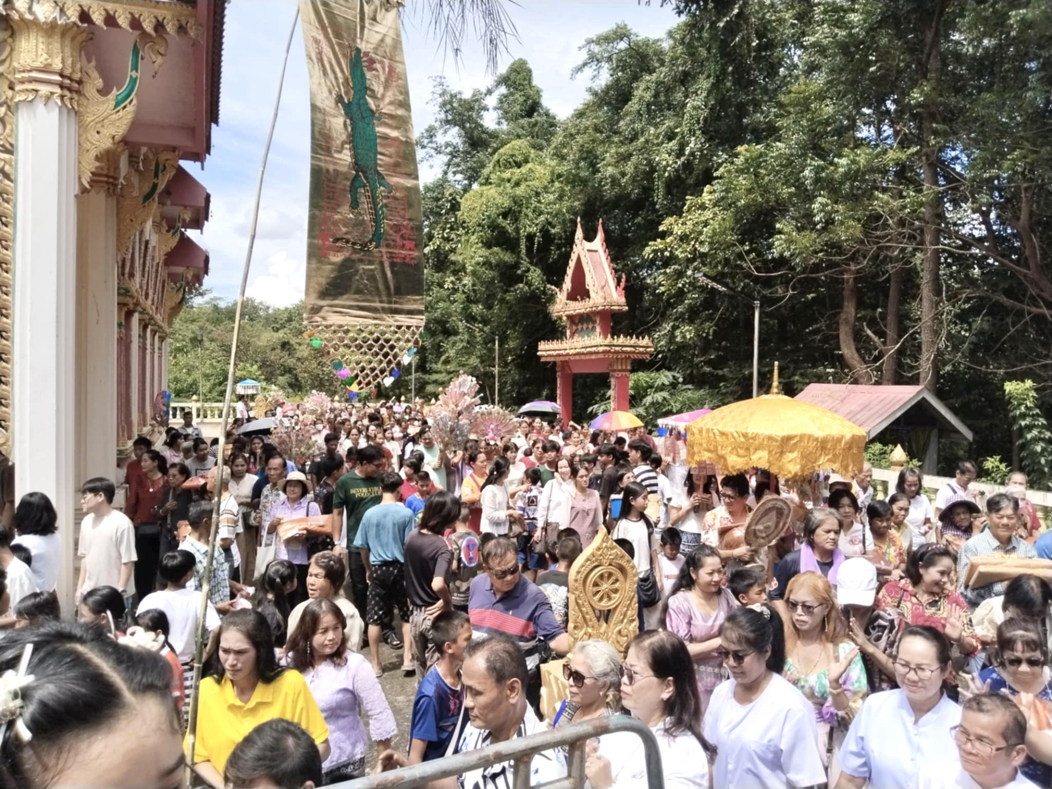 ภาพร่วมพิธีกรรมวัดท่าข่อย