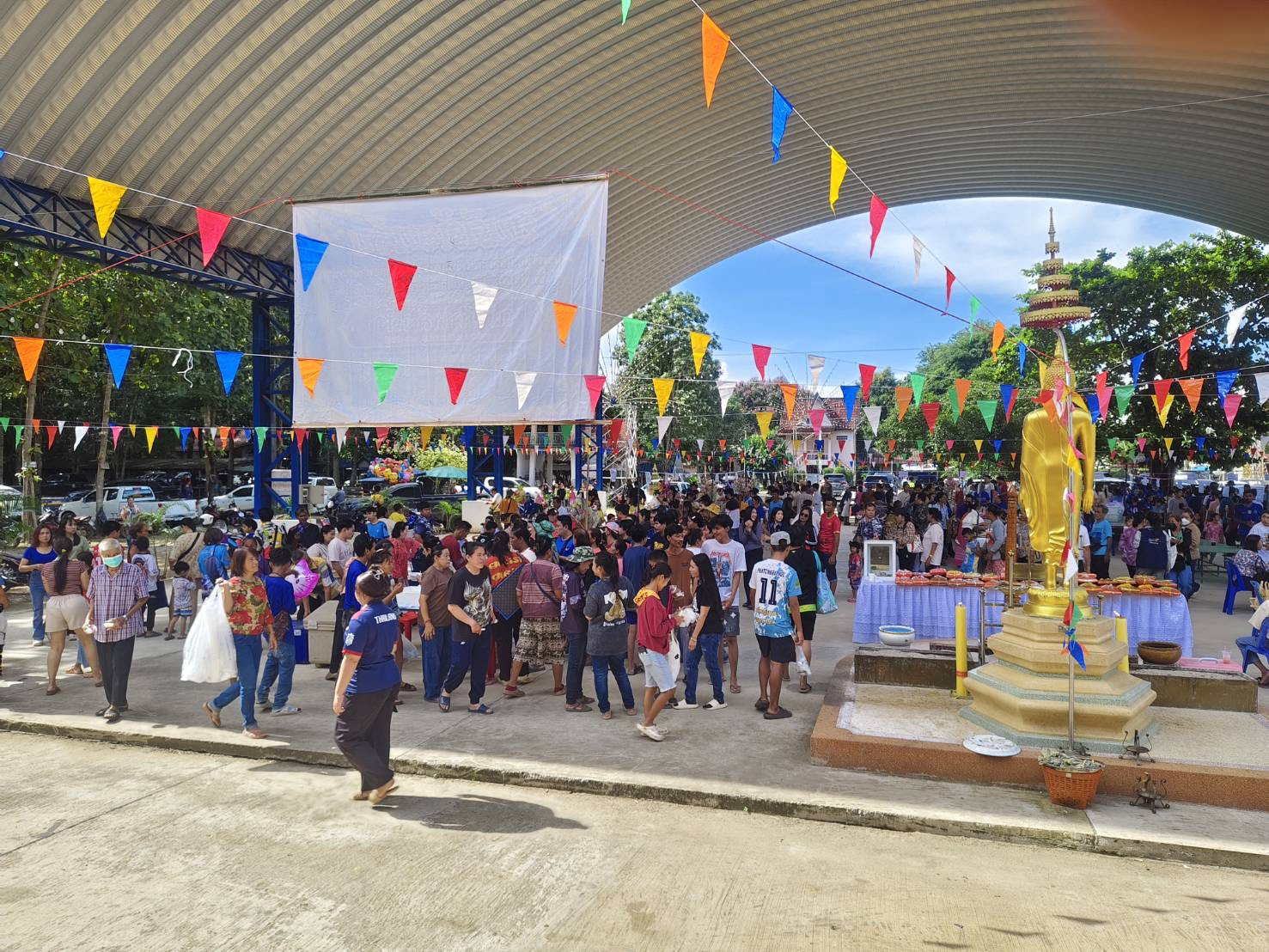 ภาพร่วมขบวนกฐินวัดหลังถ้ำ