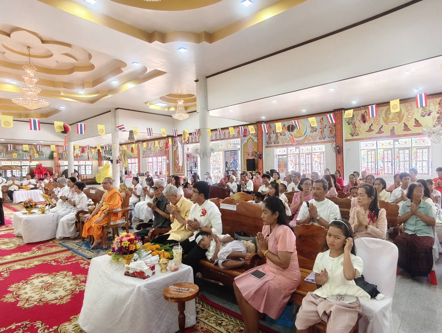 ภาพร่วมพิธีกรรมวัดหลังถ้ำ