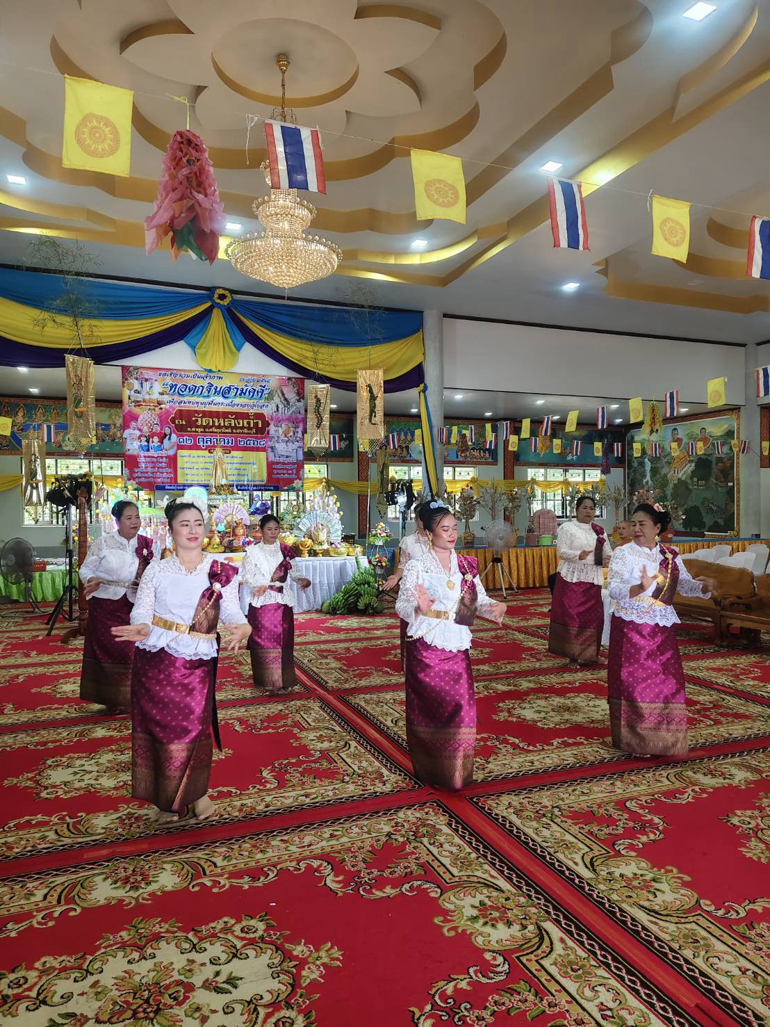 ภาพร่วมพิธีกรรมวัดหลังถ้ำ