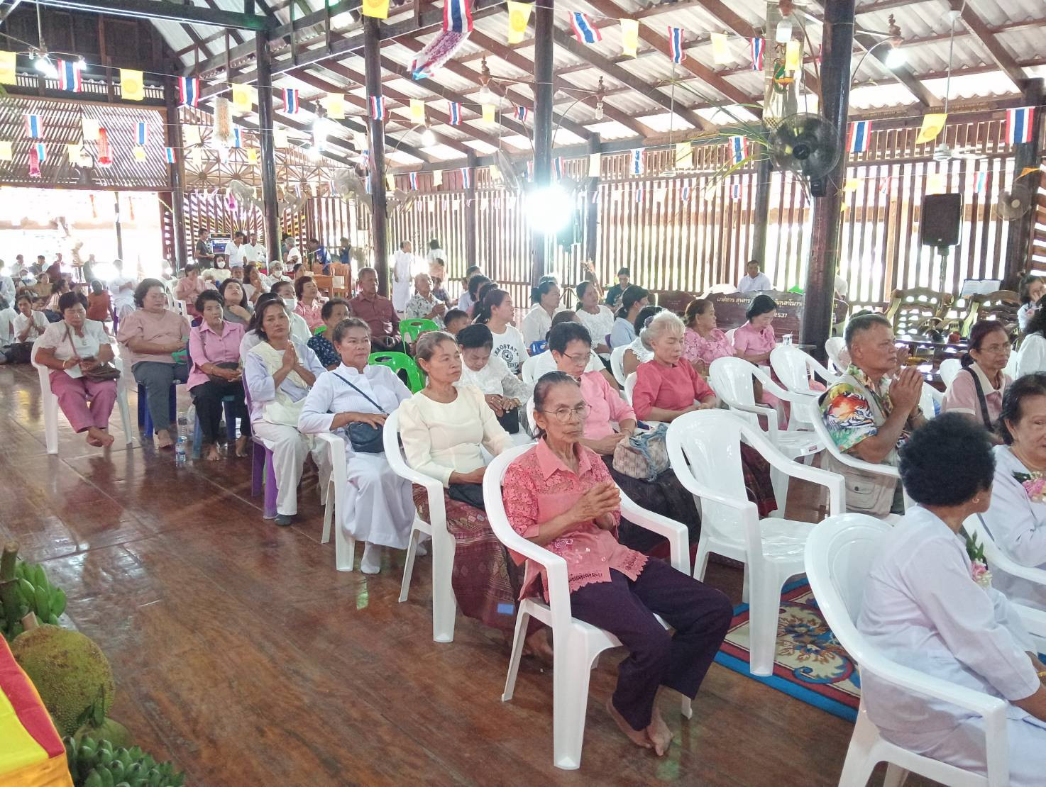 ภาพร่วมพิธีกรรมวัดบึง