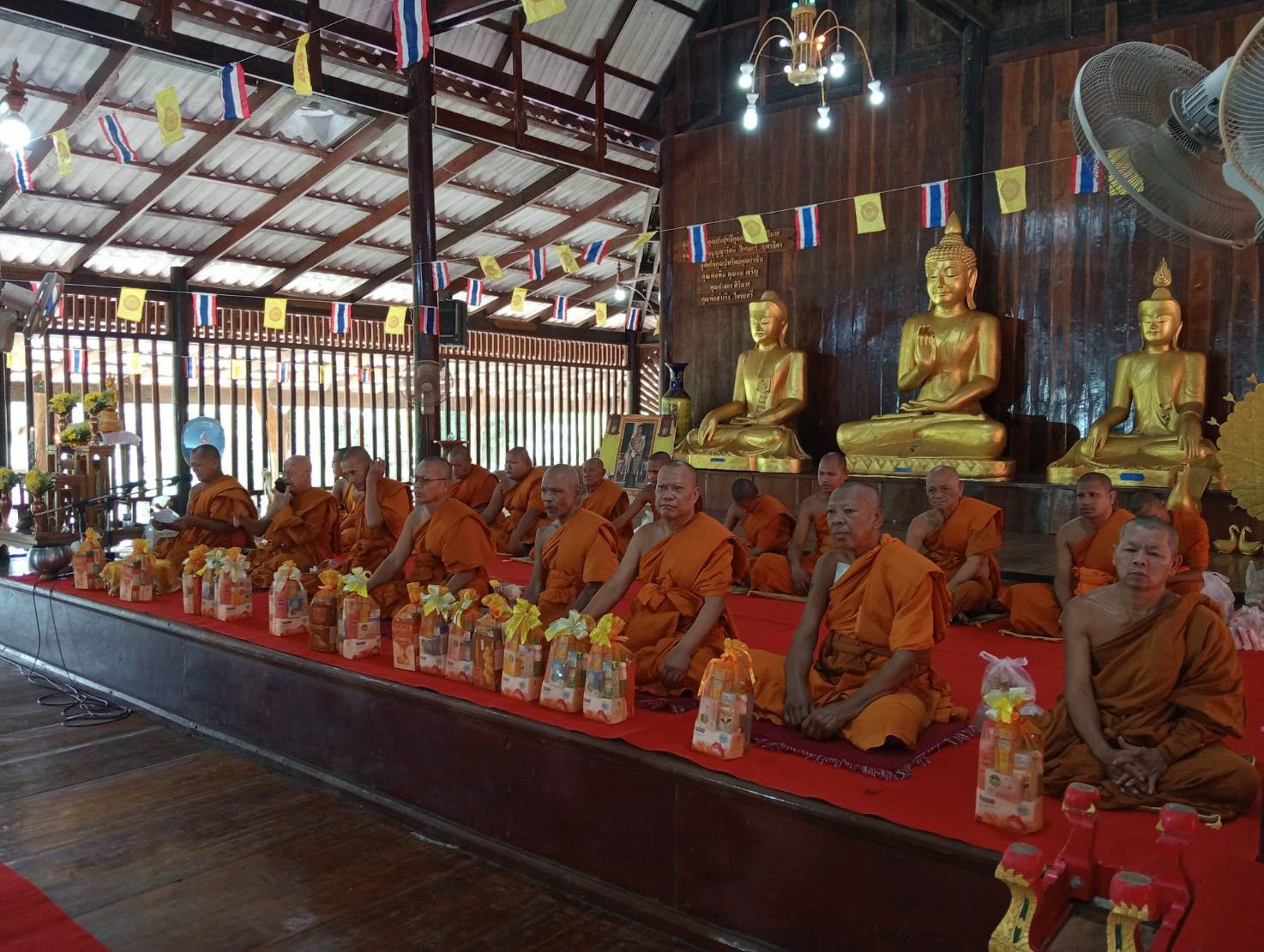 ภาพร่วมพิธีกรรมวัดบึง